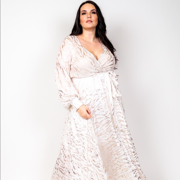 Plus Size ‘Isabella’ Chiffon Metallic Maxi Dress - Picture 2 of 6